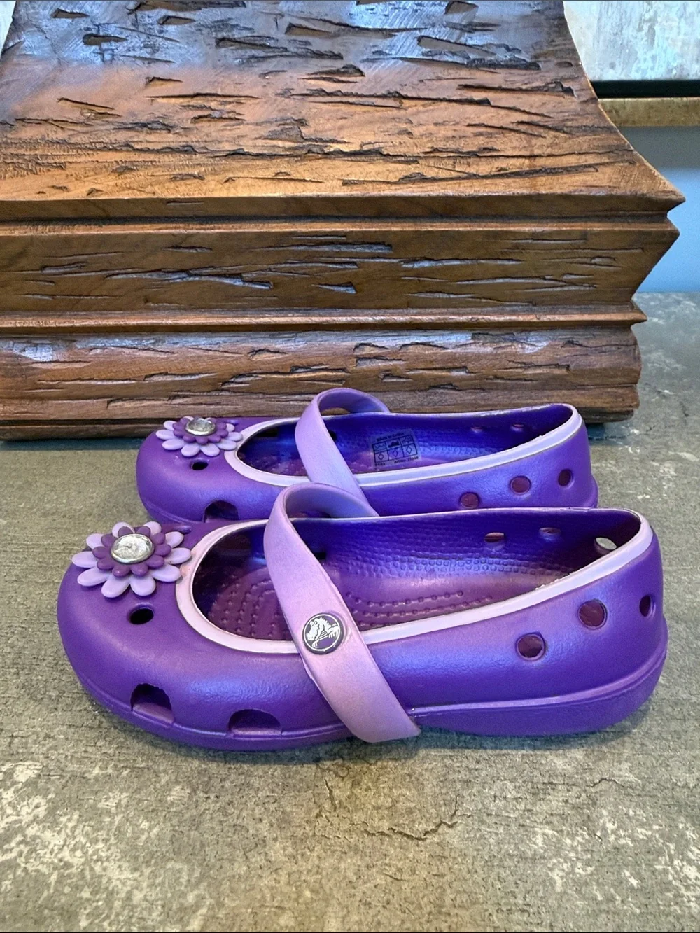 EUC Crocs Keeley Petal Charm Flat Mary Janes size 9